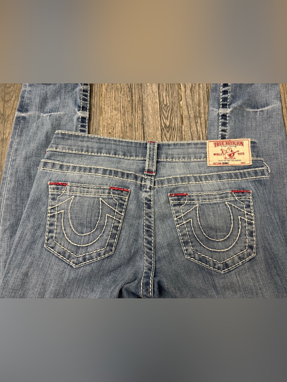 True Religion Women’s Skinny distressed jeans - size 27